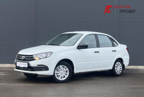 LADA Granta седан 2021 года с пробегом 102 400 км
