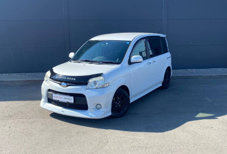 Toyota Sienta 2013 года с пробегом 103 411 км